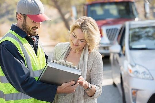 Professional Towing and Roadside Assistance Technician